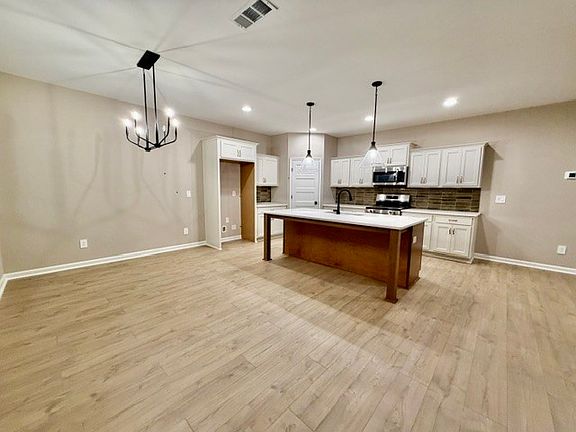 4th image of 1017 Catherine Dr