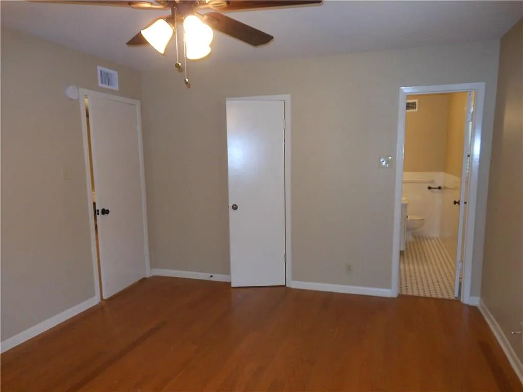 2 bed, 2.0 bath, 1068 sqft, $1,900 — Photo 4