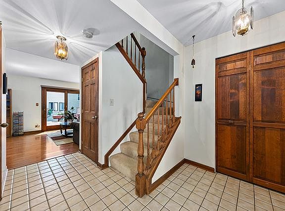 3rd image of 30W383 Pinehurst Dr