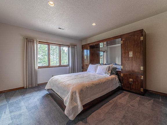 5th image of 105 Valley Vista Dr