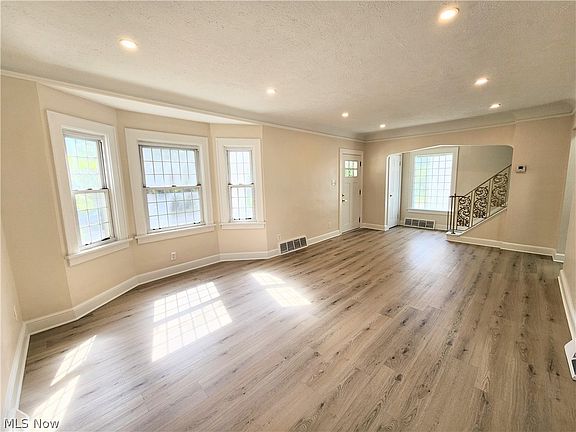 2nd image of 1166 Argonne Rd