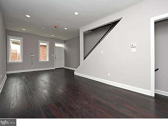 3rd image of 805 Cameron St