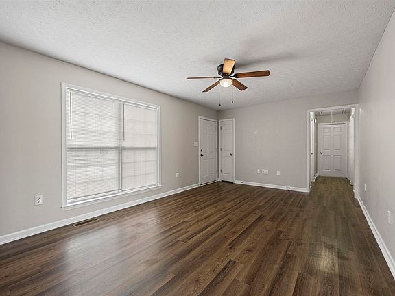 2nd image of 1307 Miller Pond Rd