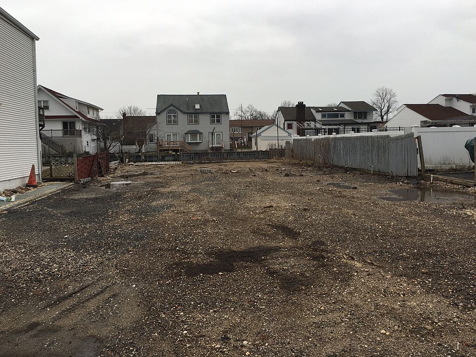 1st image of 1122 Van Buren Pl