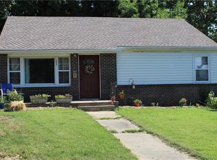 207 W 15th St, Higginsville, MO 64037
