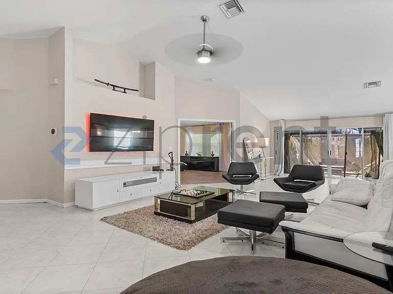 5361 Grande Palm Cir — Photo 4