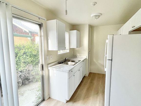 3rd image of 1112 Orchard St #4