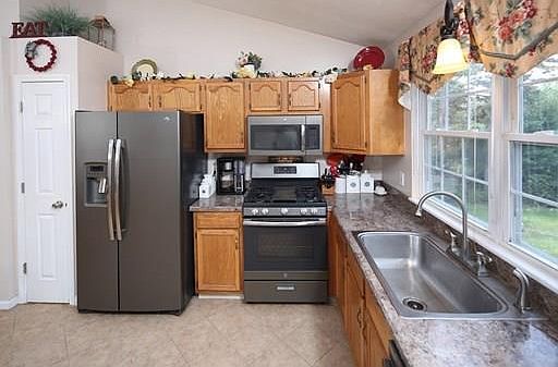 5th image of 15 Nathan Ln