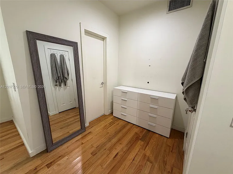 1551 Lenox Ave #7 — Photo 10