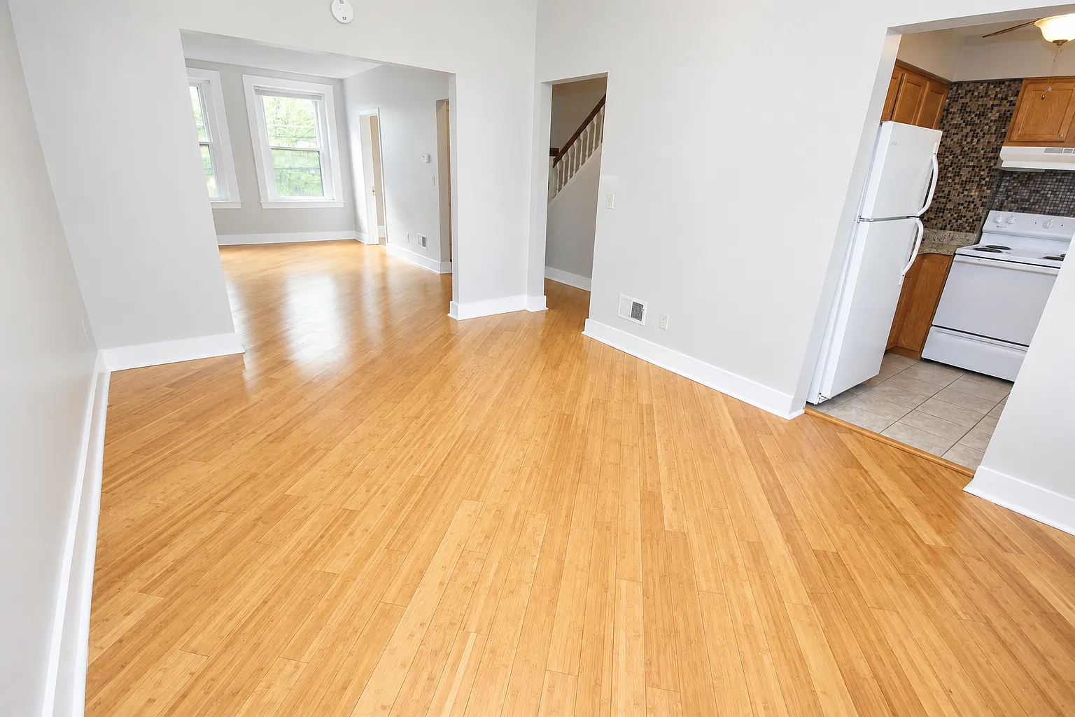 3 bed, 1.5 bath, 850 sqft, $2,839 — Photo 3