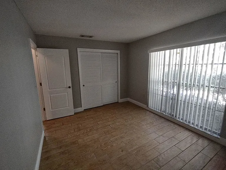 8811 Seeley Ln — Photo 16