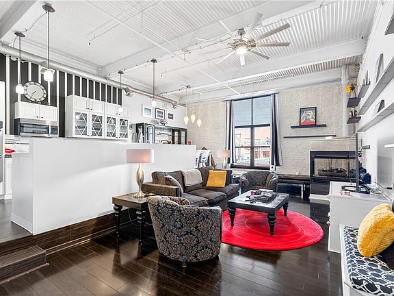 5th image of 2250 Mary St APT 315