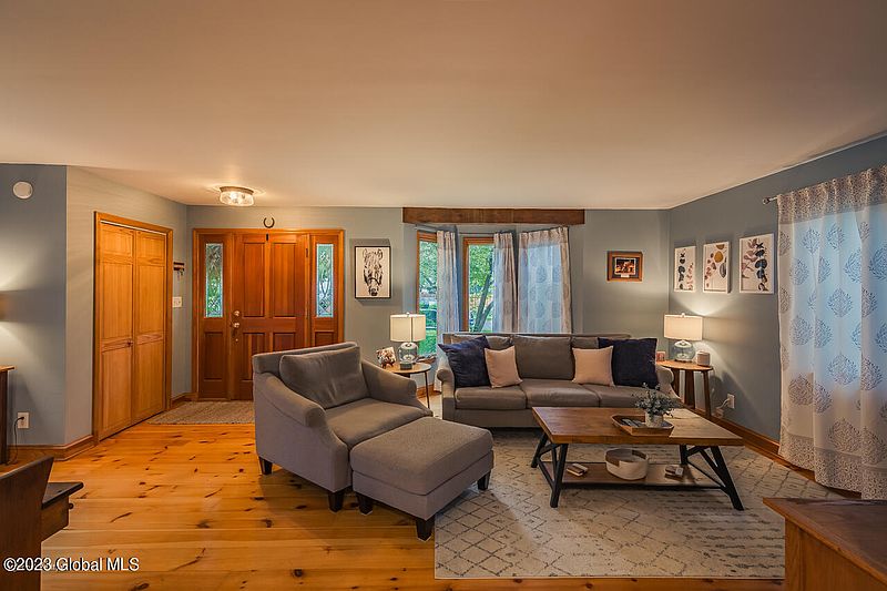 2nd image of 212 Swan Street