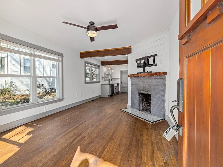 622 Dyer St — Photo 4