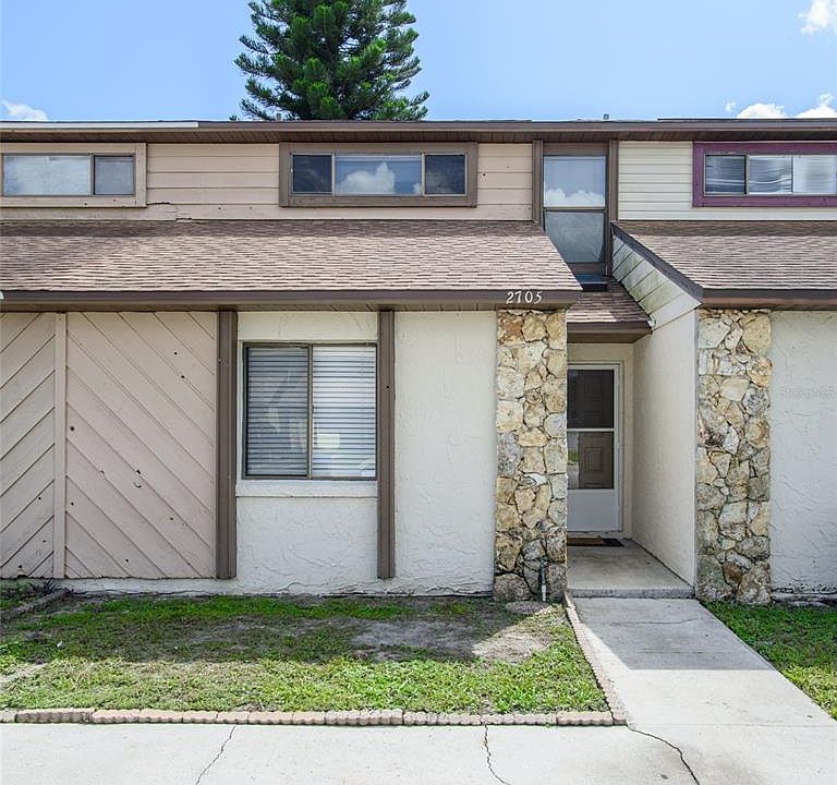 1st image of 2705 Hunt Club Ln