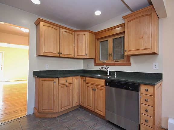 5th image of 120 Roosevelt Dr