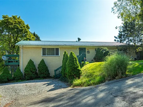 910 White Dr, Donora, PA 15033