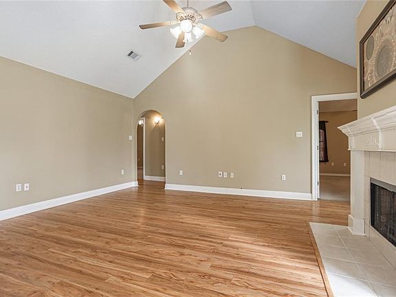 4th image of 301 Dana Ave