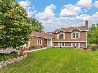 8944 Vincent Cir, Bloomington, MN 55431