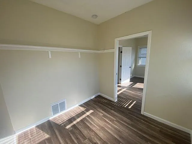 102 Broadway St — Photo 23