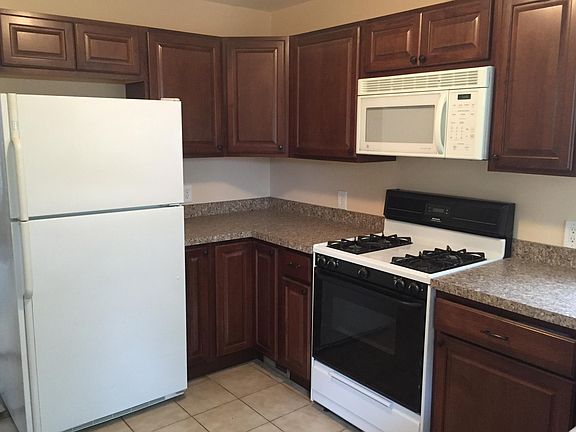 3rd image of 4523 Woodward St