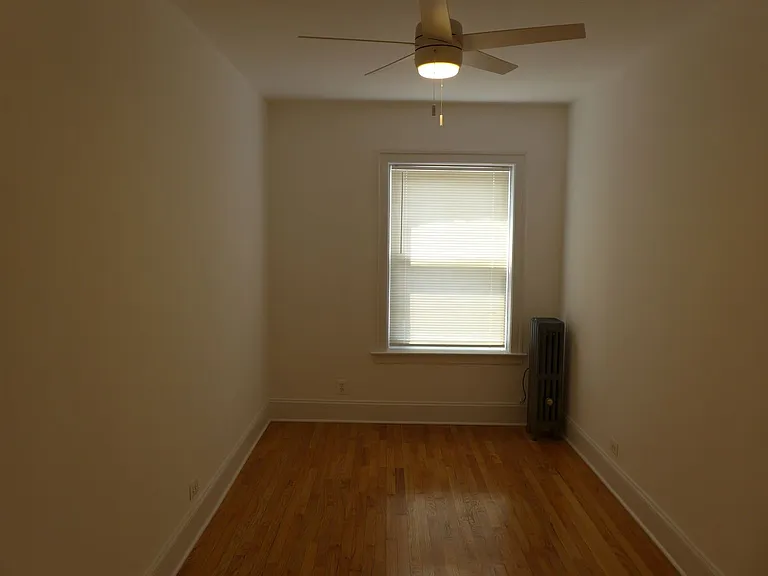 Linder/ Lawrence Apartments — Photo 13