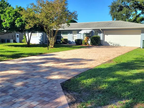 11596 Oval Dr E, Largo, FL 33774