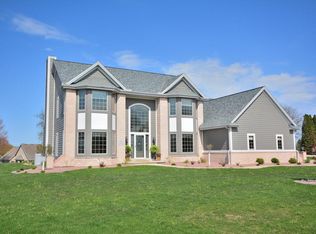 7697 S Wyndham Hills Pkwy, Franklin, WI 53132