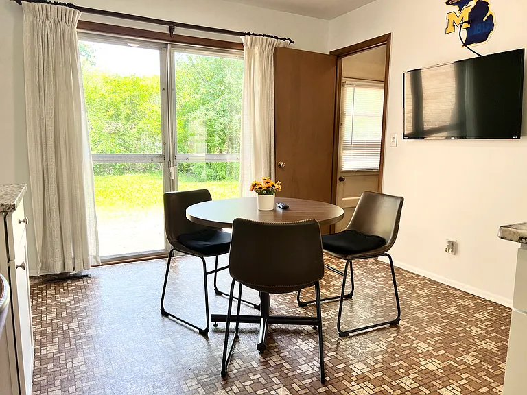 209 Wilson Dr — Photo 8