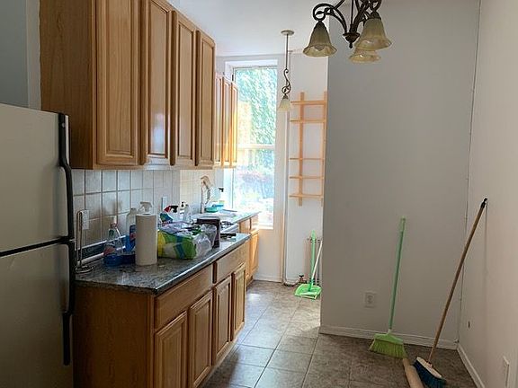 5th image of 102 N 7th St APT 3R