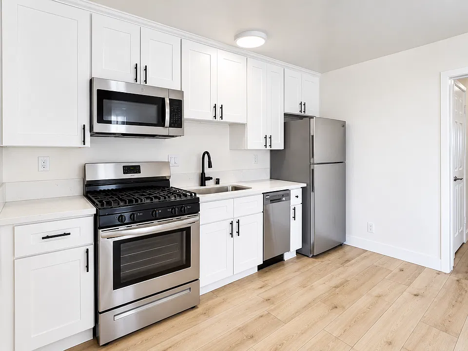 703 W 30th St #701-1/4