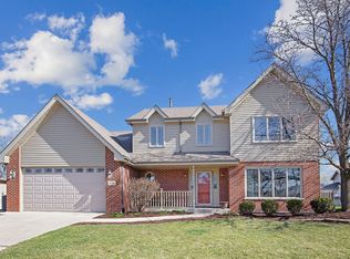 1236 Newbridge Dr, Lockport, IL 60441