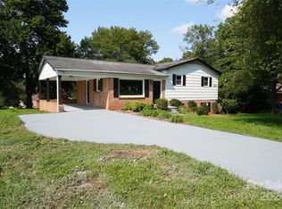 2547 32nd Ave NE, Hickory, NC 28601