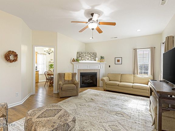 2nd image of 143 Manhattan Ave