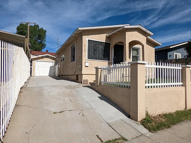 4186 Myrtle Ave — Photo 2