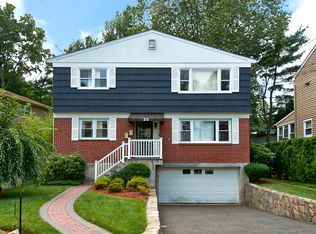 20 Walnut Ln, Harrison, NY 10528