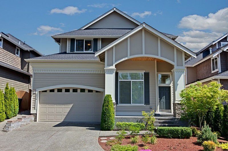 Contemporary exterior & interior design with high-end quality finishes & numerous custom features.