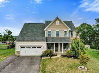 216 Springhill Dr, Oakdale, PA