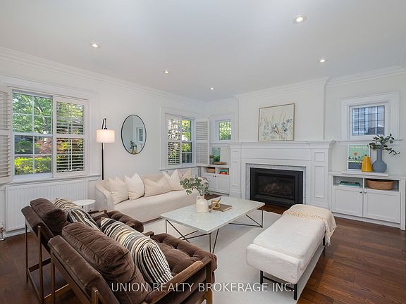 3rd image of 55 Pine Cres