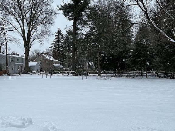 3rd image of 408 N Stanwick Rd