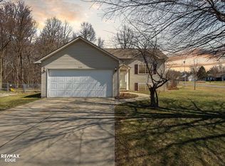 2304 Pine Grv, Burton, MI 48519
