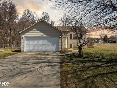 2304 Pine Grv, Burton, MI, 48519