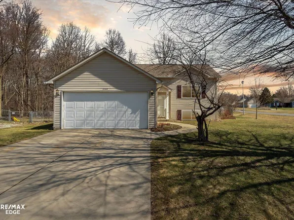2304 Pine Grv, Burton, MI 48519