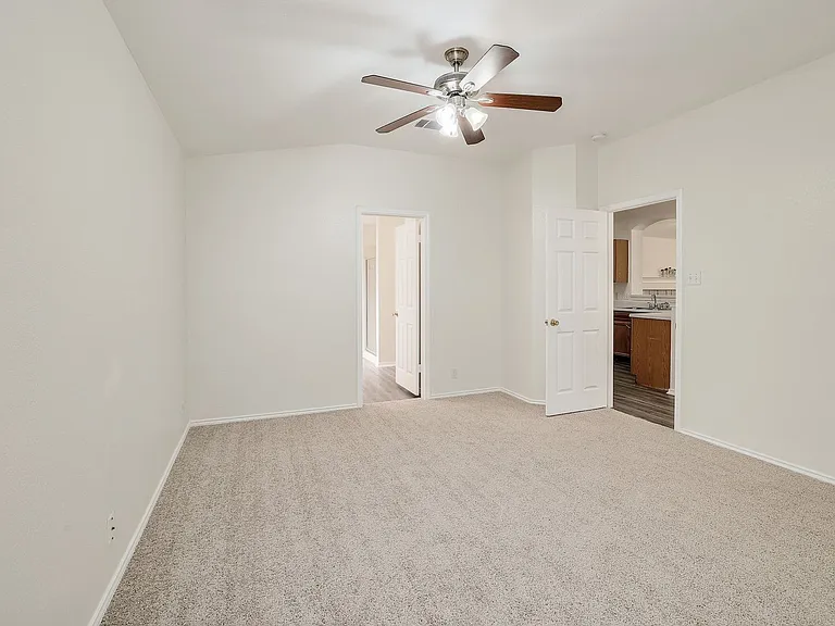 9724 Copper Creek Dr — Photo 15