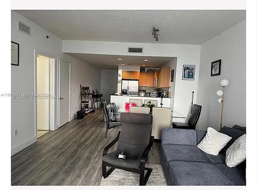 1060 Brickell Ave #1613 Photo 1