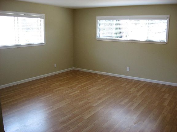5th image of 3665 Greenlee Dr