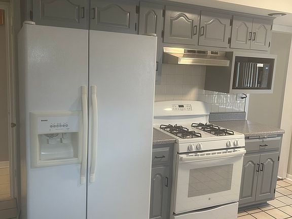 5th image of 1322 Greenbay Ave