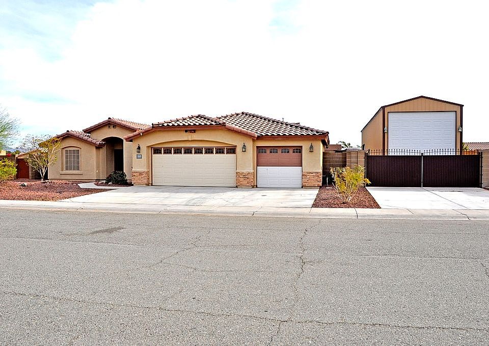 RV garage with seperate gate