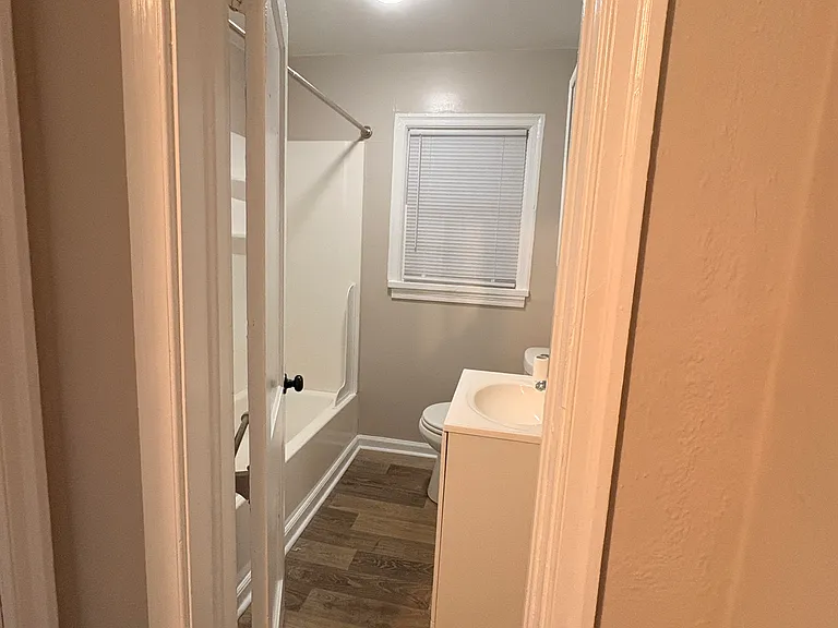 84 Madison Ln N — Photo 32