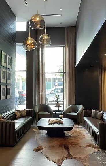 641 N Wls — Photo 1